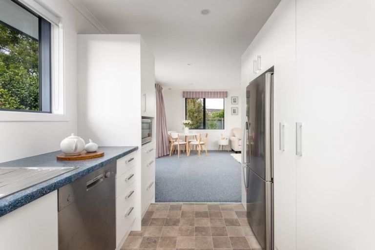 Photo of property in 1/241 Fifield Terrace, Opawa, Christchurch, 8023