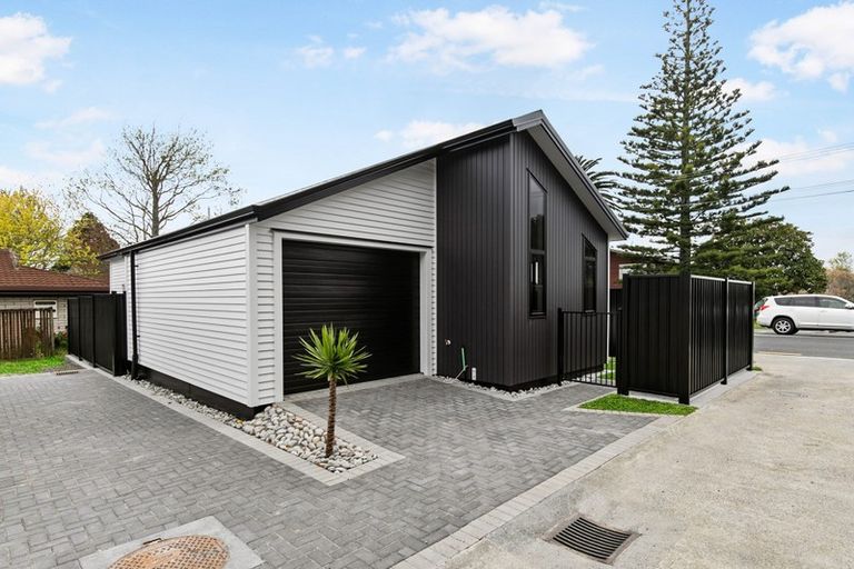 Photo of property in 54d Te Atatu Road, Te Atatu South, Auckland, 0610