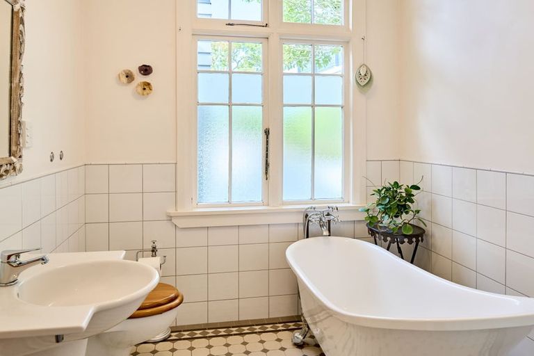 Photo of property in 7 Lochiel Road, Khandallah, Wellington, 6035