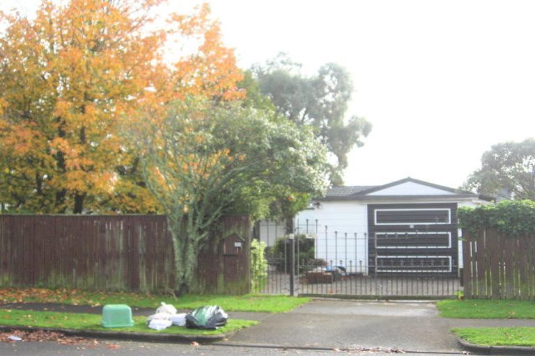 Photo of property in 11 Glennandrew Drive, Half Moon Bay, Auckland, 2012