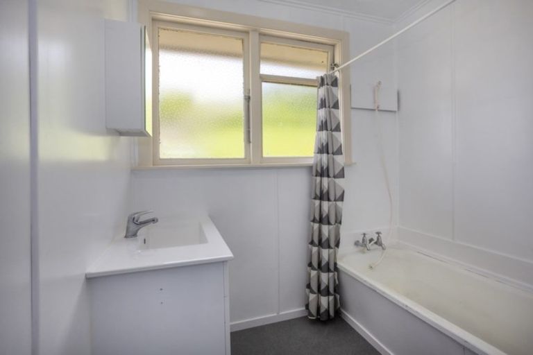 Photo of property in 48 Gloucester Street, Cannons Creek, Porirua, 5024