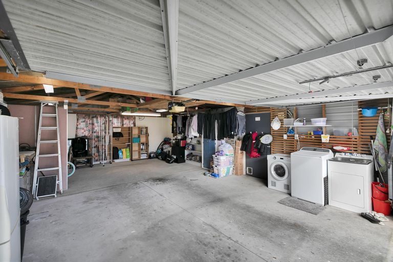 Photo of property in 2/622 East Coast Road, Pinehill, Auckland, 0630