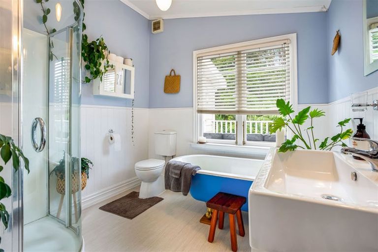 Photo of property in 709 Scenic Drive, Henderson Valley, Auckland, 0612