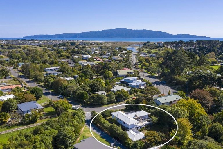 Photo of property in 3 Toroa Road, Otaihanga, Paraparaumu, 5036