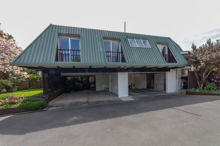 Photo of property in 10 Stormont Place, Avonhead, Christchurch, 8042