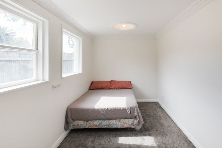 Photo of property in 17 Botanical Road, Takaro, Palmerston North, 4412