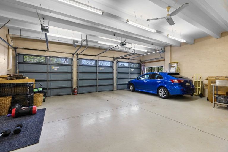 Photo of property in 22 Kinross Drive, Merrilands, New Plymouth, 4312