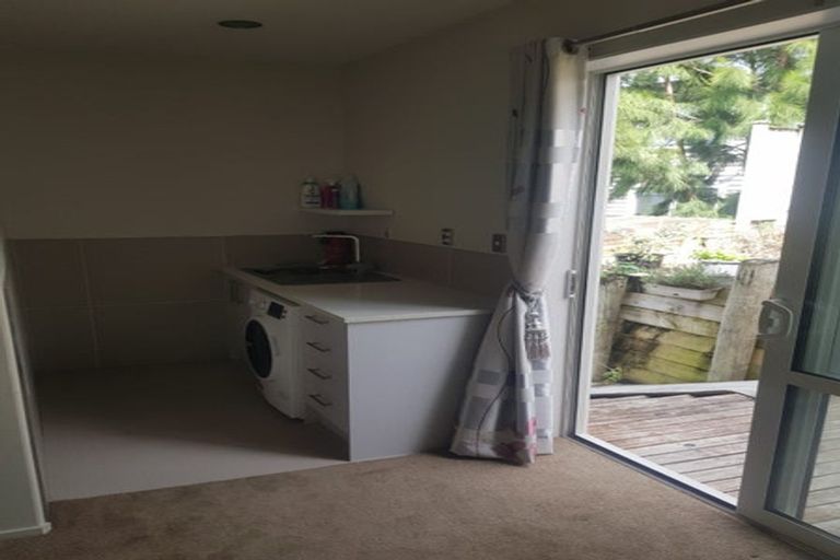 Photo of property in 42 Corricvale Way, Northcross, Auckland, 0630