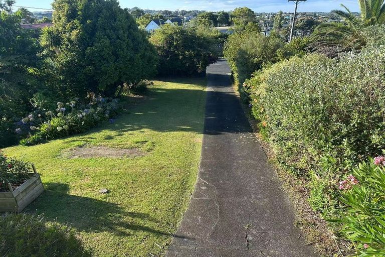 Photo of property in 96 Matipo Road, Mairangi Bay, Auckland, 0630