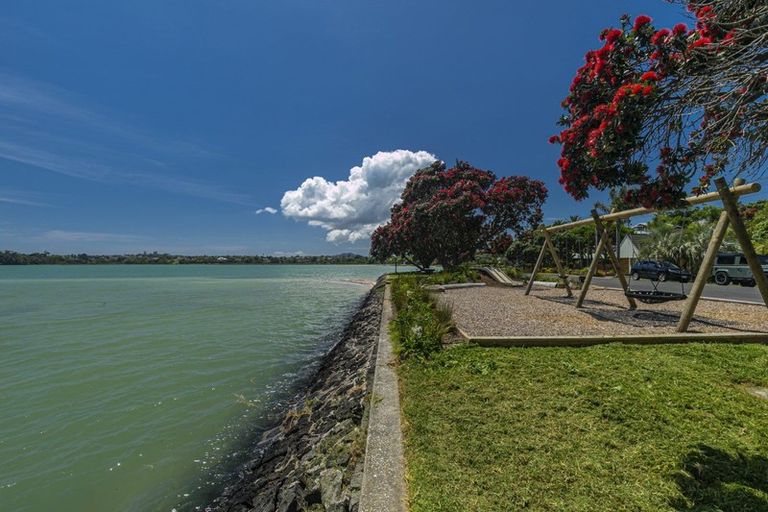 Photo of property in 2/102 Beresford Street, Bayswater, Auckland, 0622