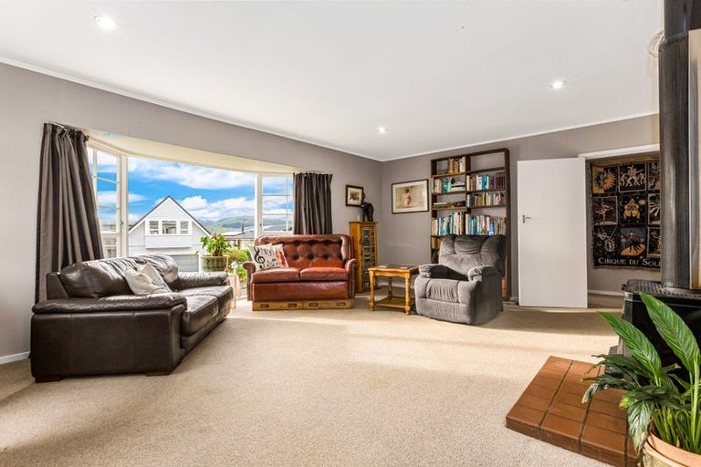 Photo of property in 7 Luff Place, Whitby, Porirua, 5024
