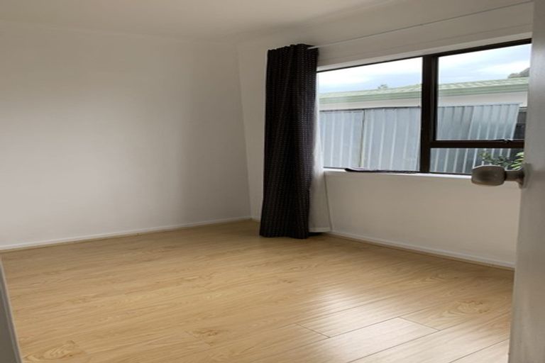 Photo of property in 2/14a Kurnell Drive, Botany Downs, Auckland, 2010