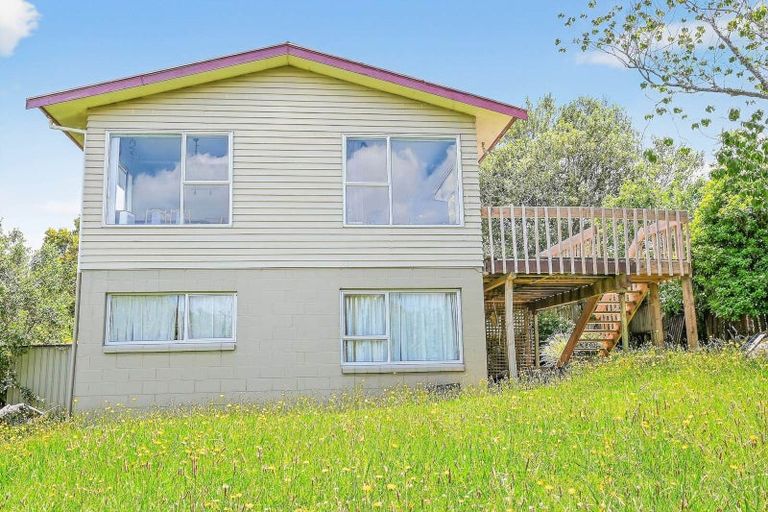 Photo of property in 220 Glamorgan Drive, Northcross, Auckland, 0630