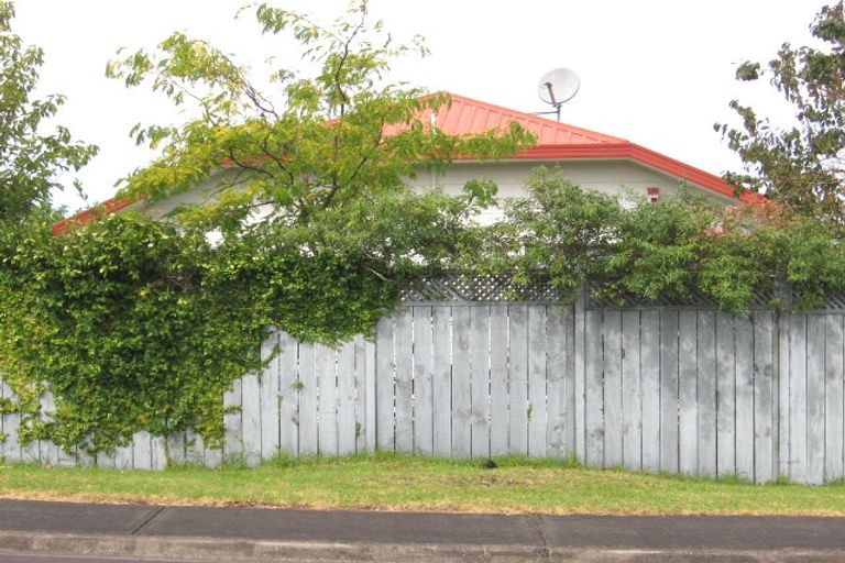 Photo of property in 9 Miriam Corban Heights, Henderson, Auckland, 0612