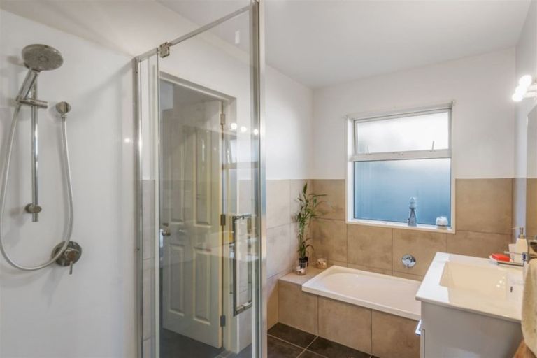 Photo of property in 52 Englefield Road, Northwood, Christchurch, 8051