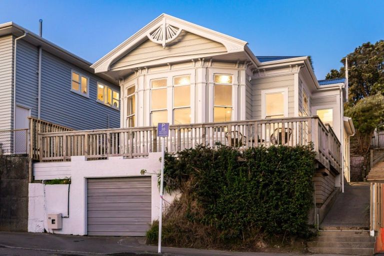 Photo of property in 68 Northland Road, Northland, Wellington, 6012