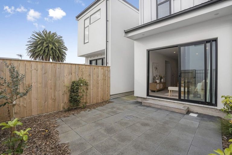 Photo of property in 16/10 Pascoe Avenue, Paremata, Porirua, 5026