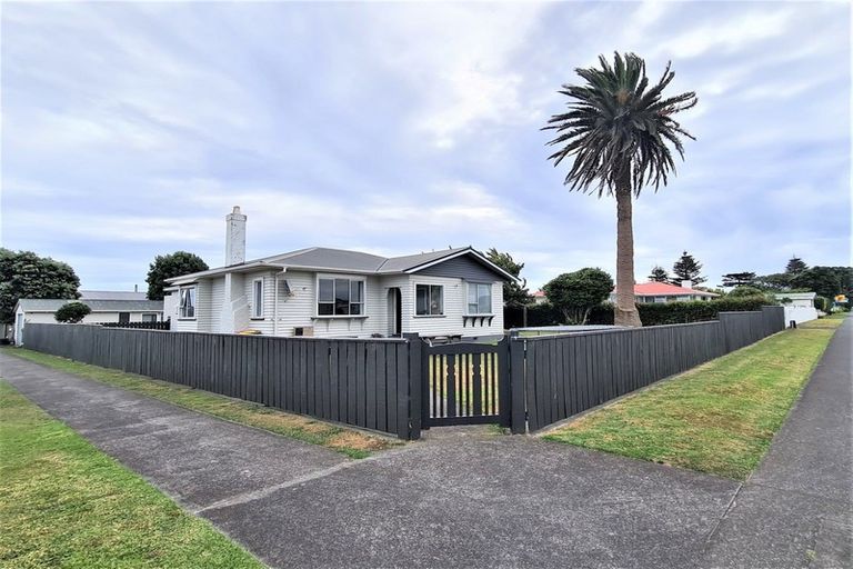 Photo of property in 138 Tasman Street, Opunake, 4616
