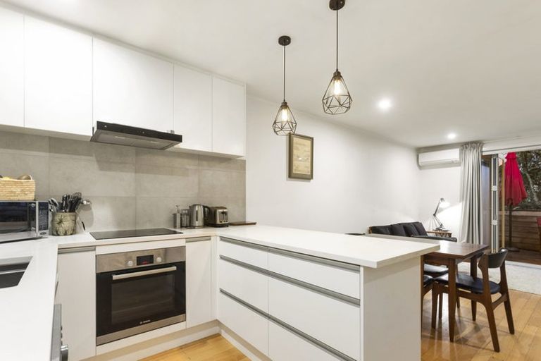 Photo of property in 2/5 Larchwood Avenue, Westmere, Auckland, 1022