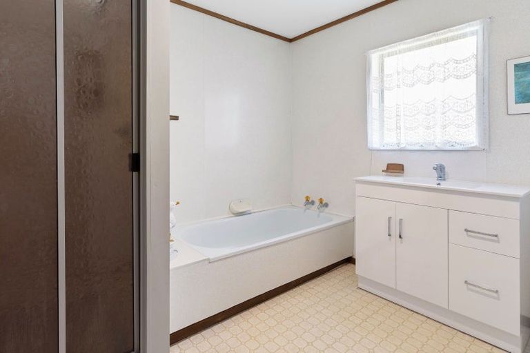 Photo of property in 124a Karewa Parade, Papamoa Beach, Papamoa, 3118