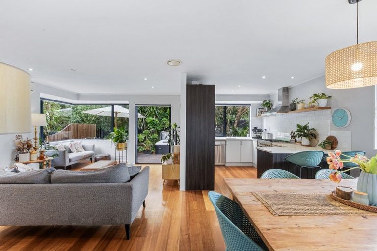 Photo of property in 11 Donald Street, Stanmore Bay, Whangaparaoa, 0932