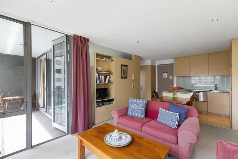 Photo of property in Sanctum Apartment, 10 Ebor Street, Te Aro, Wellington, 6011