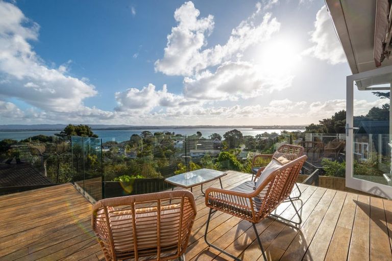 Photo of property in 1/106 Island Bay Road, Beach Haven, Auckland, 0626
