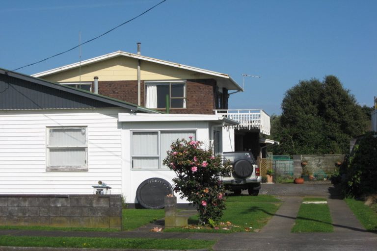 Photo of property in 10 Cutfield Road, New Plymouth, 4310