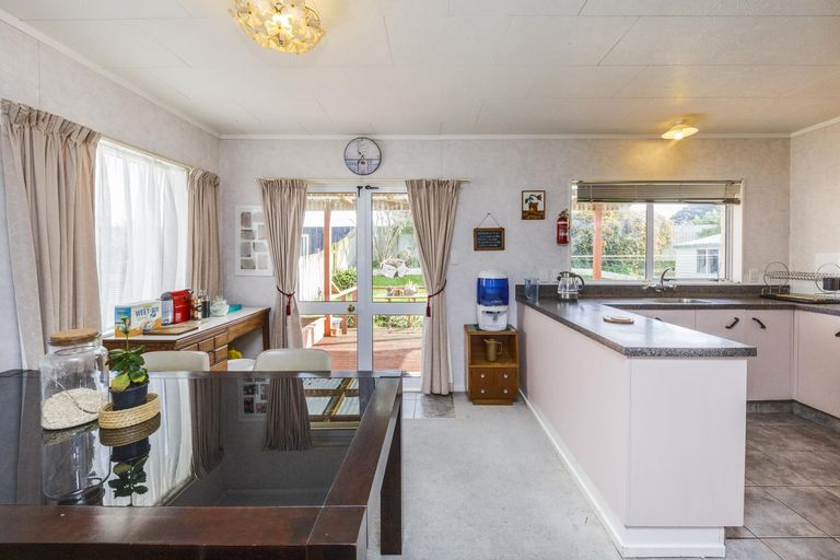 Photo of property in 38 Dalfield Place, Highbury, Palmerston North, 4412