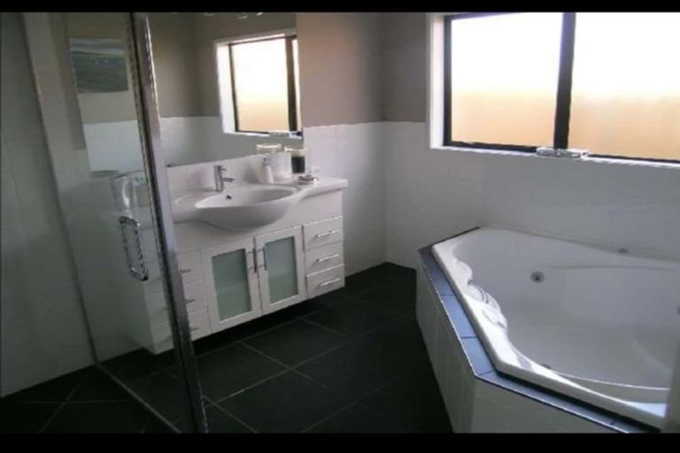 Photo of property in 70 Farringdon Avenue, Rototuna North, Hamilton, 3210