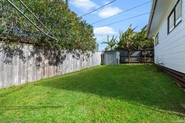 Photo of property in 2/72 Onewa Road, Northcote Point, Auckland, 0627