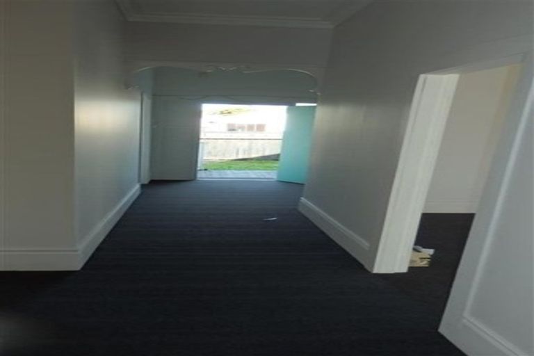 Photo of property in 100 Maplesden Drive, Clendon Park, Auckland, 2103