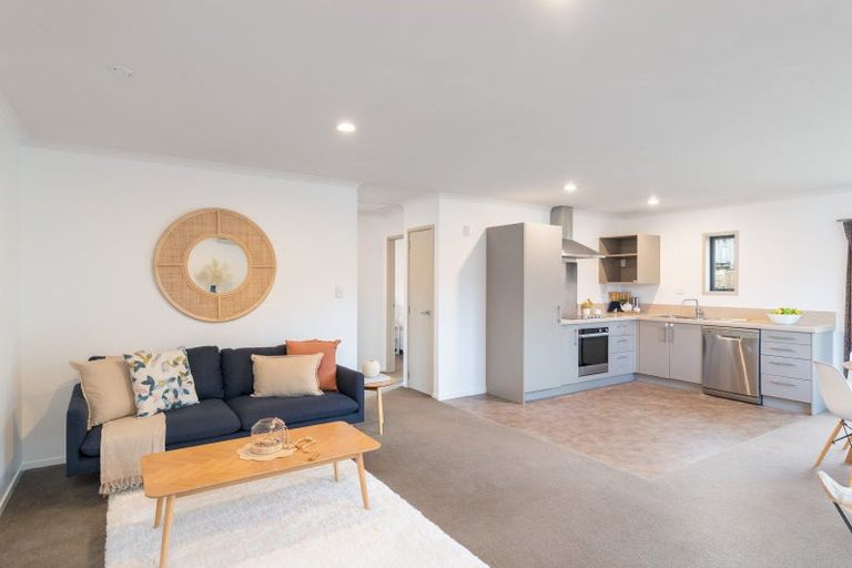 Photo of property in 52 Sunstone Crescent, Brown Owl, Upper Hutt, 5018