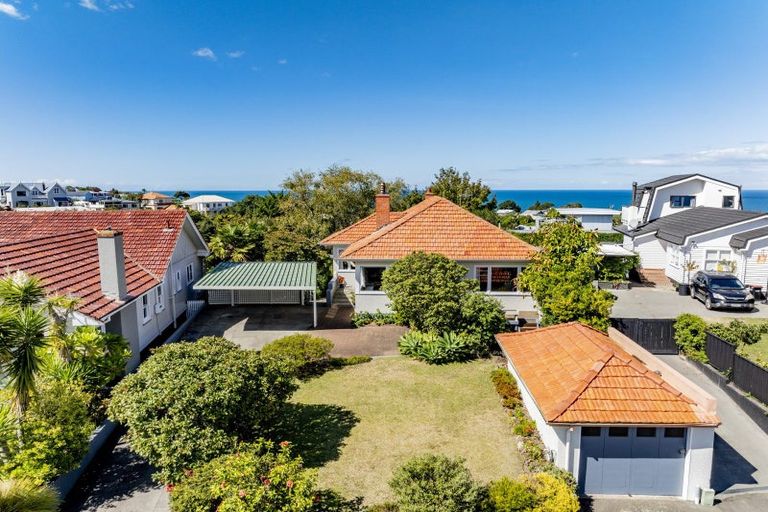 Photo of property in 16 Napier Terrace, Hospital Hill, Napier, 4110