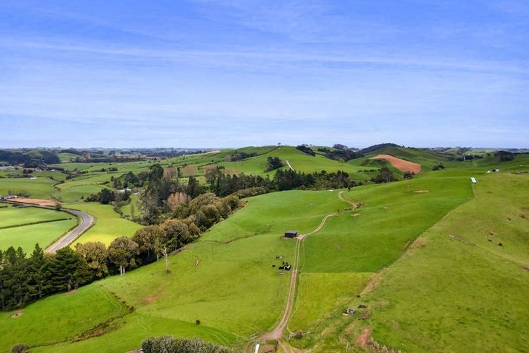 Photo of property in 19 Roddy Road, Everett Park, New Plymouth, 4373