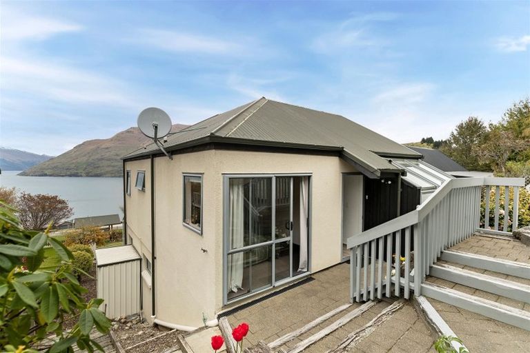 Photo of property in 18b Cameron Place, Fernhill, Queenstown, 9300