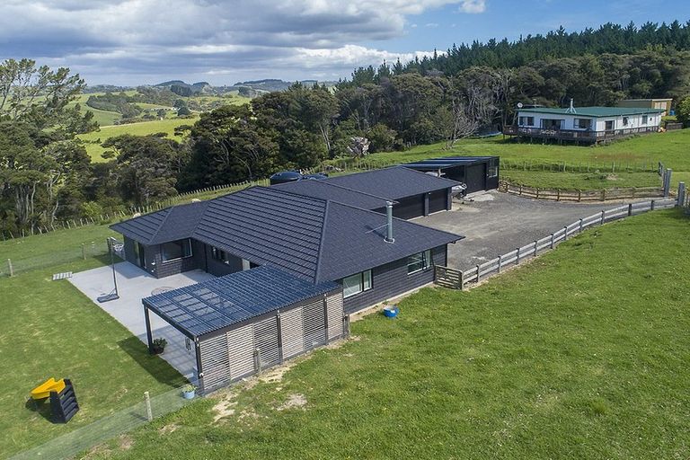 Photo of property in 87 Sheffield Road, Helensville, 0875