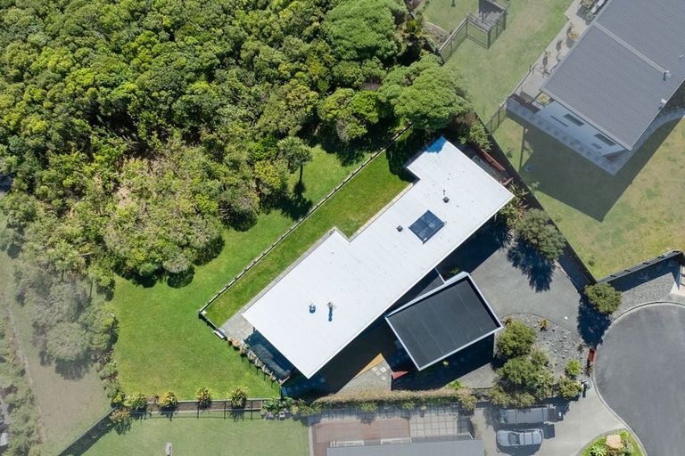 Photo of property in 5 Ocean Vista Lane, Paraparaumu, 5032