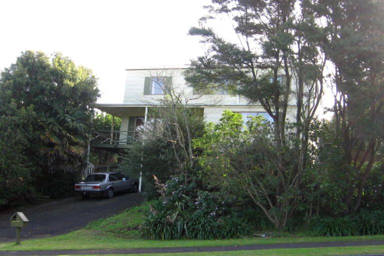 Photo of property in 28 Eugenia Rise, Totara Heights, Auckland, 2105