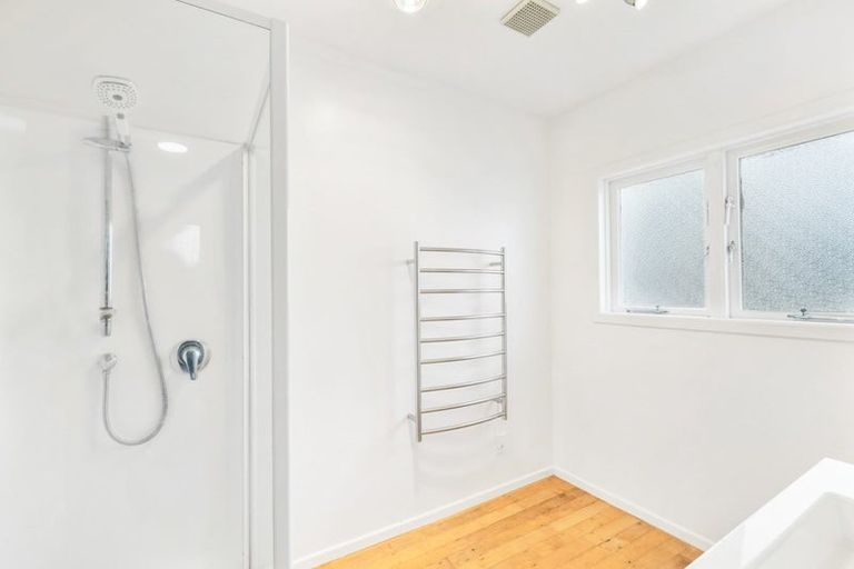 Photo of property in 12 Albert Road, Kelston, Auckland, 0602