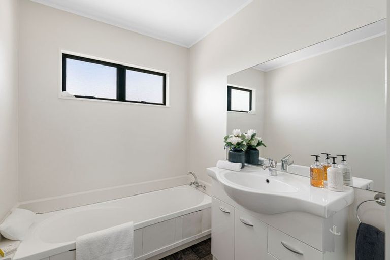 Photo of property in 3/24 Eastglen Road, Glen Eden, Auckland, 0602