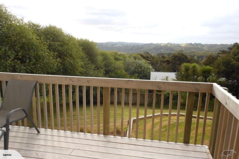 Photo of property in 12 Leveloff Road, Paremoremo, Auckland, 0632