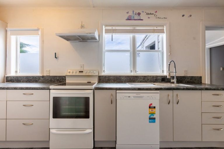 Photo of property in 21 Bevan Street, Woodville, 4920