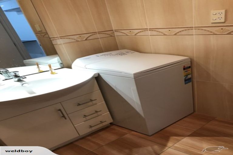 Photo of property in 43 Medallion Drive, Oteha, Auckland, 0632