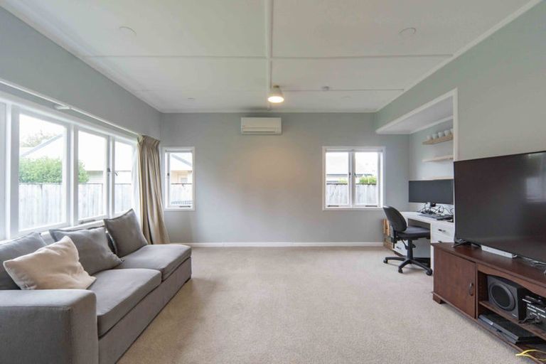 Photo of property in 48 Braid Road, St Andrews, Hamilton, 3200