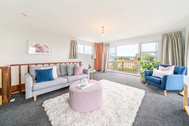 Photo of property in 7 Limerick Grove, Ascot Park, Porirua, 5024