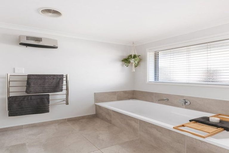 Photo of property in 12b Kayelene Place, Omokoroa, 3114