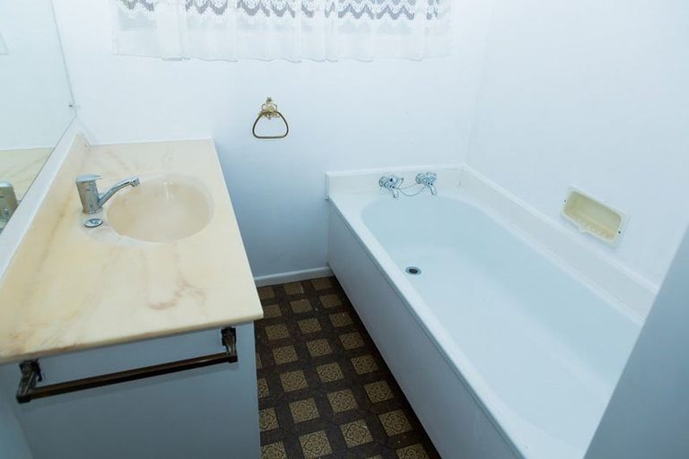 Photo of property in 32 Fyvie Avenue, Tawa, Wellington, 5028