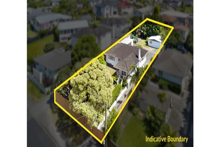 Photo of property in 16 Coniston Avenue, Te Atatu South, Auckland, 0610