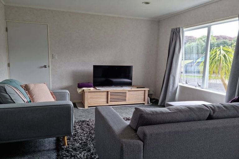 Photo of property in 14 Lanier Place, Glendene, Auckland, 0602